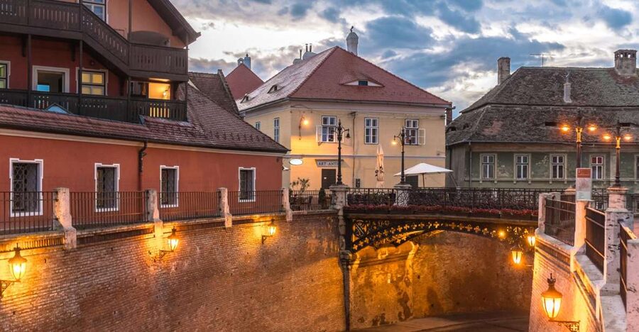 Discover Transylvania: Peles, Bran, Sighisoara in 2 days - Brasov’s historic center: a real city stop after the castles