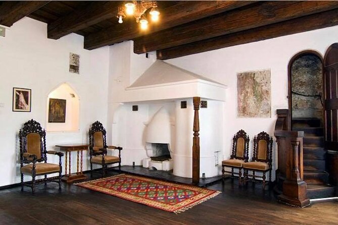 Dracula's Castle - Private Tour with Peleș Castle and Brașov city - Black Church (Biserica Neagră): the big church you’ll remember