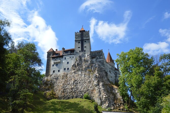 Fairytale Castles of Romania Tour - Stop 1: Peles Castle in Sinaia and the Royal Romania Feel