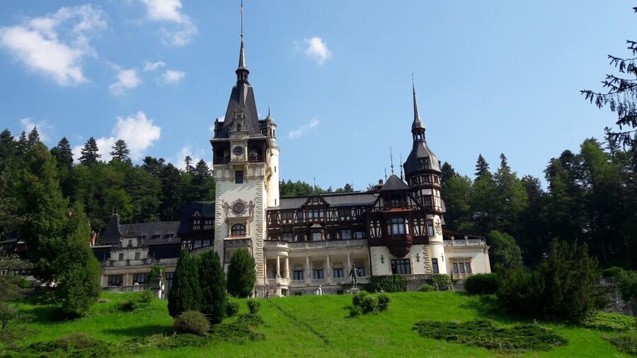 From Brasov 3 castles : Peles , Bran , Cantacuzino - What to bring: shoes, lunch strategy, and souvenir timing