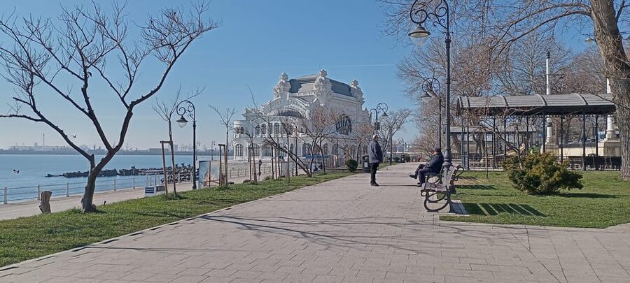 From Bucharest: Black Sea Constanța Day Tour - Mamaia Beach time: swim, relax, and eat if you want