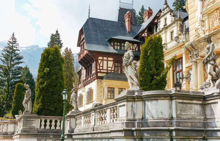 From Bucharest: Day Trip to Dracula and Peles Castle - Peleș Castle: the royal estate that turns into your visual highlight