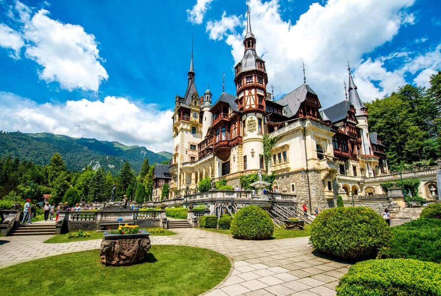 From Bucharest: Day Trip to Peles, Dracula's Castle, Brasov - Peleș Castle in Sinaia: Neo-Renaissance Royal Glam, Without the Guesswork