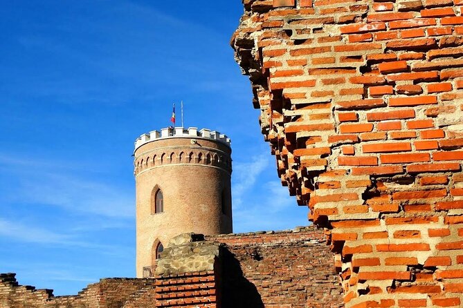 Hiking to the Poenari Fortress and Princely Court of Târgoviște - FAQ