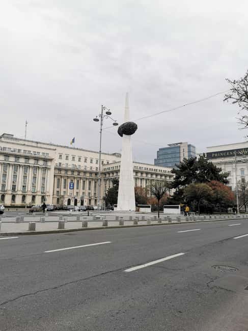 Hop-on Hop-off minibus Tour of Bucharest & Village Museum - The panoramic drive: Magheru Boulevard to Arc de Triomphe
