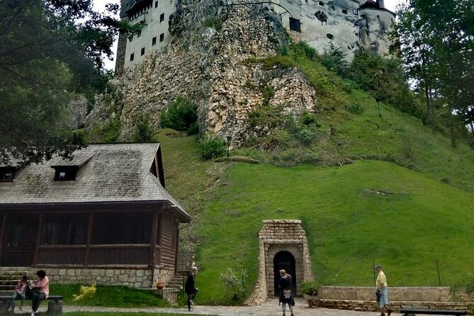 Libearty Bear Sanctuary and Dracula's Castle - Day Tour from Bucharest - Stop 2: Bran Castle and the Dracula name game