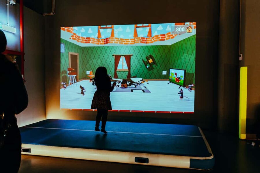 MINA Museum of Immersive New Art, Bucharest - The two 360° projection halls: how the experience plays out