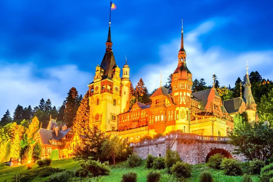 Minivan 8: Peles & Dracula's Castle and Brasov Full-Day Trip - Peleș Castle in Sinaia: Royal Rooms and What to Notice