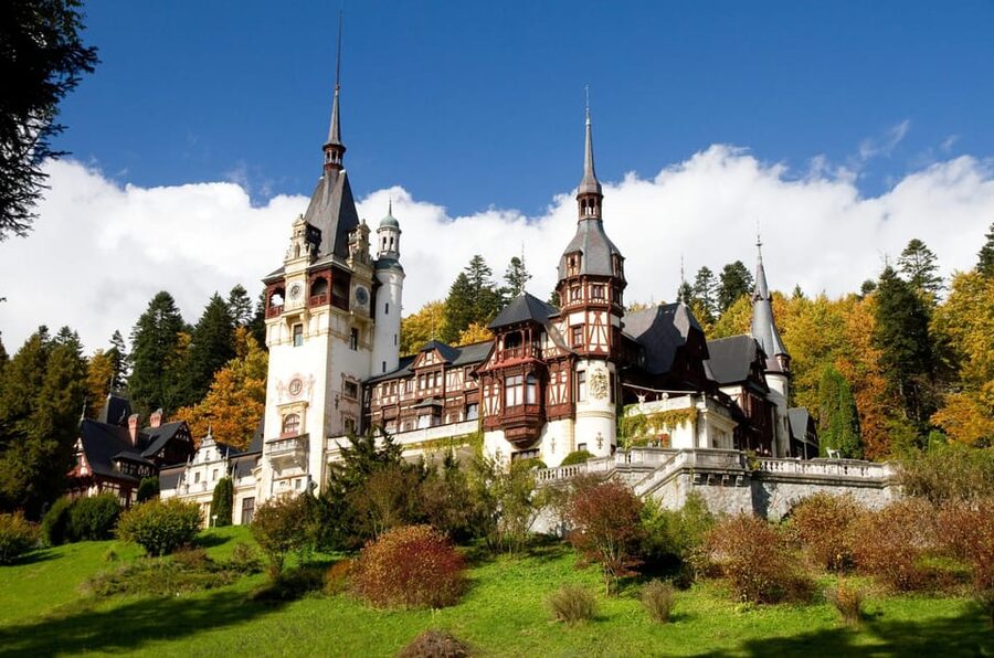 Minivan 8: Peles & Dracula's Castle and Brasov Full-Day Trip - Bran Castle and the Dracula Story: Fact, Myth, and a Castle on a Hill