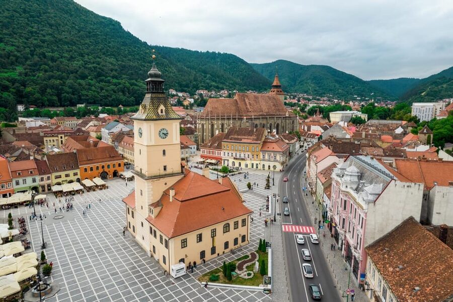 Minivan 8: Peles & Dracula's Castle and Brasov Full-Day Trip - Brașov Walking Tour: Cobblestones, Colorful Buildings, and the Black Church