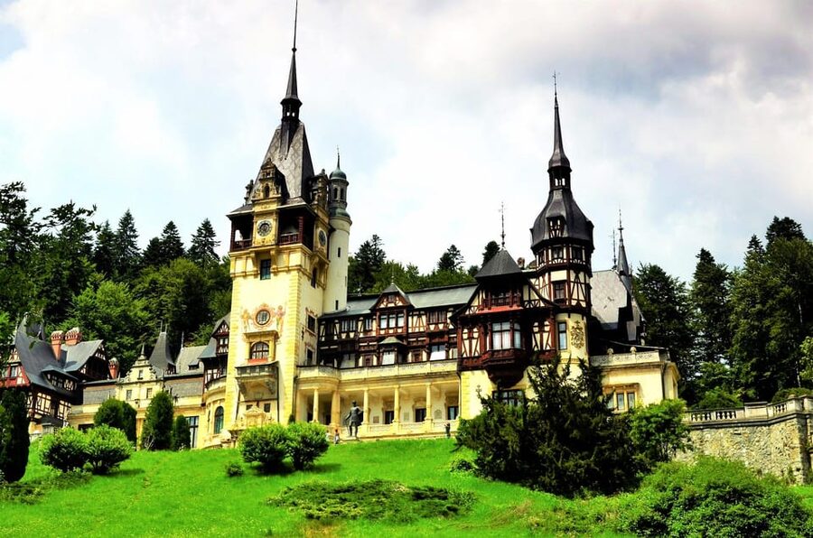 Minivan 8 Places : Dracula Castle, Peles, & Brasov Day Tour - Audio Guide and Headphones: Small Detail, Big Difference
