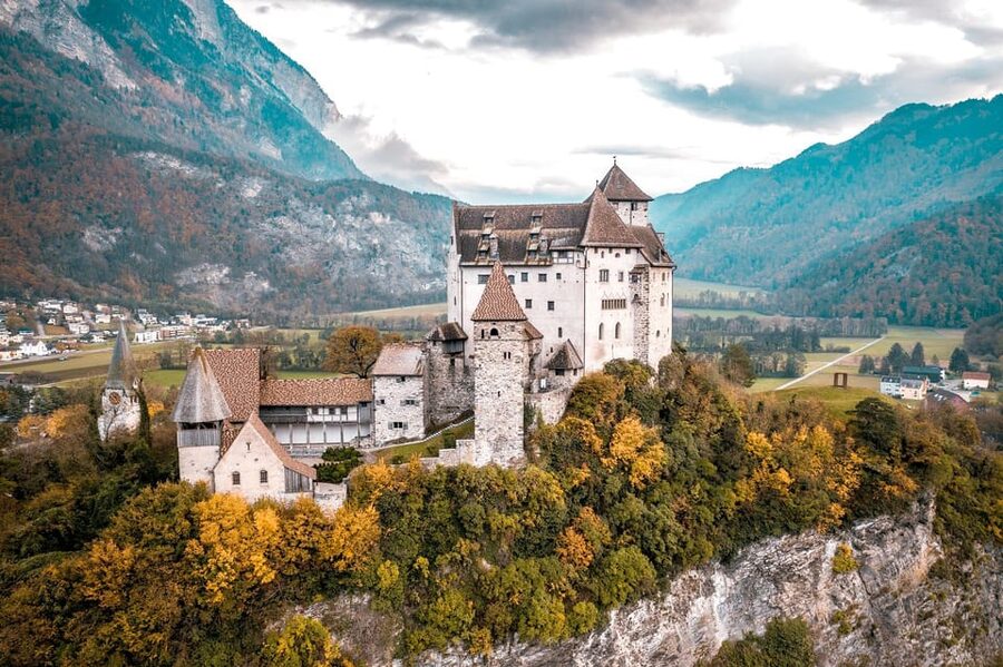 Minivan 8 Places : Dracula Castle, Peles, & Brasov Day Tour - Who This Tour Suits Best (and Who Might Want Another Plan)