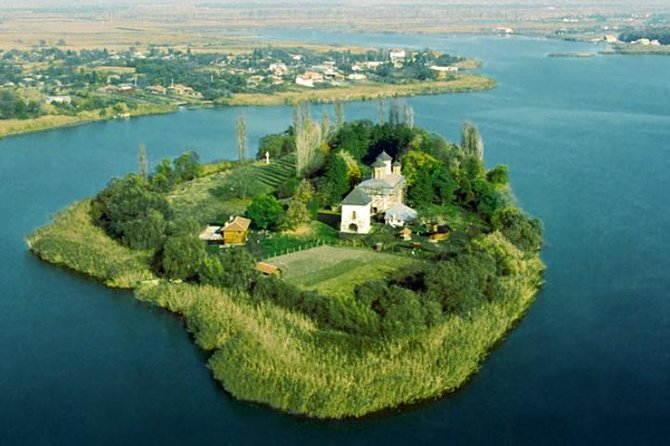 Mogosoaia Palace & Snagov Monastery: Private tour from Bucharest - Who this tour is best for