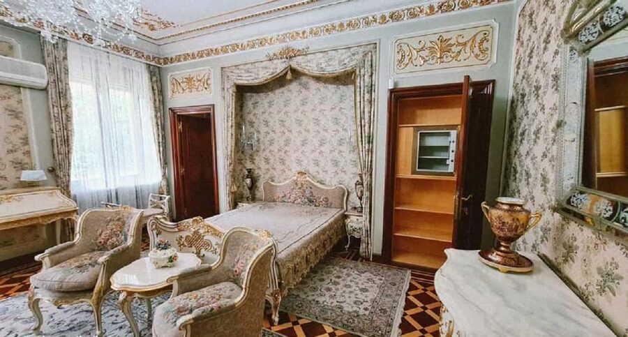 Palace of Parliament, Ceausescu House & Village Museum - Coach transfers and meeting point: the “easy mode” logistics