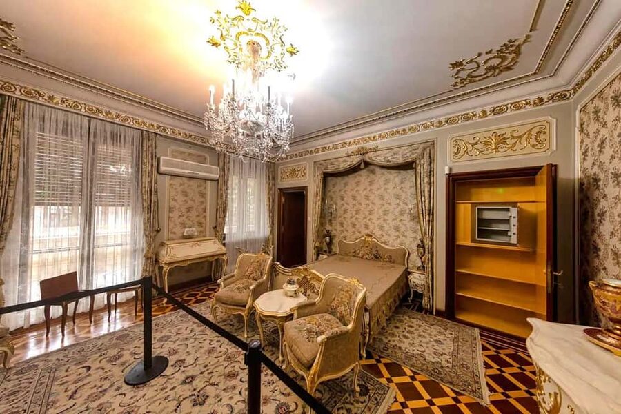 Palace of Parliament, Ceausescu House & Village Museum - Guide quality: clear explanations can make these sites click