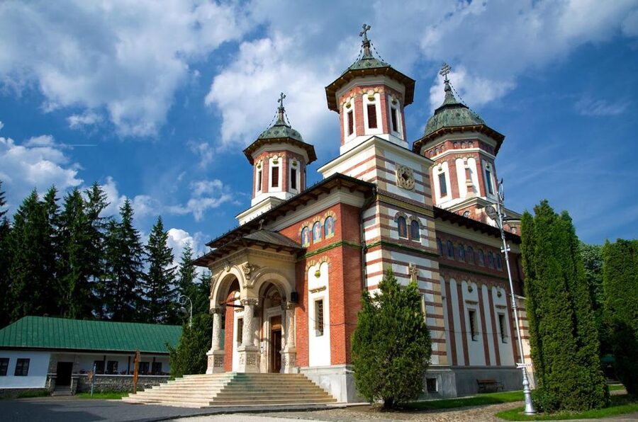 Peles & Cantacuzino Castles: Gourmet Wine & Cultural trip - Who should book this castles-and-wine route
