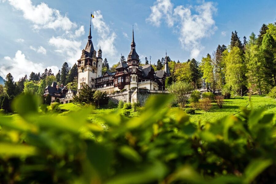 Peles & Cantacuzino Castles: Gourmet Wine & Cultural trip - Sinaia Monastery: a calmer pause in an otherwise showy day