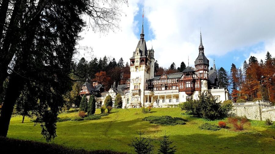 Peleș Castle, Bran Castles and Brasov City - Private Tour - Bran Castle: Dracula’s Address, Explained Clearly