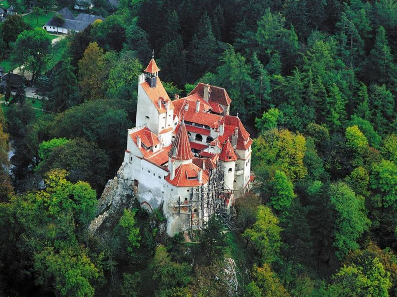 Premium Tour Bran & Peles Castle from Bucharest - Why Peles and Bran work so well together