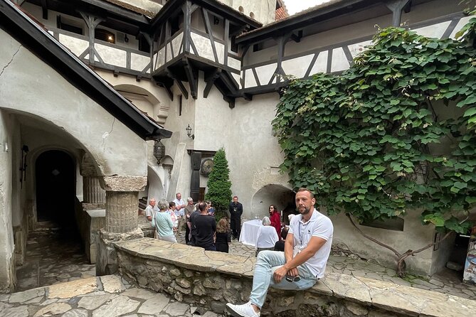 PRIVATE day-trip - Peles Castle, Bran Castle, Brasov - Brasov historical center: the short walk + freedom combo