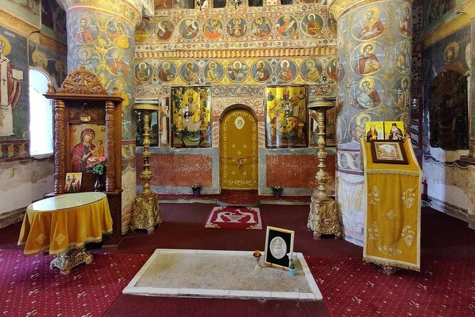 Private Tour to Salt Mine, Lunch at Winery and Dracula Grave - Casa Seciu in Chitorani: Vineyard Lunch With Proper Romanian Hospitality
