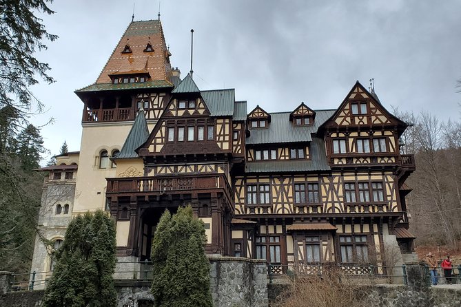 Sinaia - from the Bandits' Nest to the Cradle of the Romanian Dynasty - Peleș Castle: the included hour that makes the price make sense