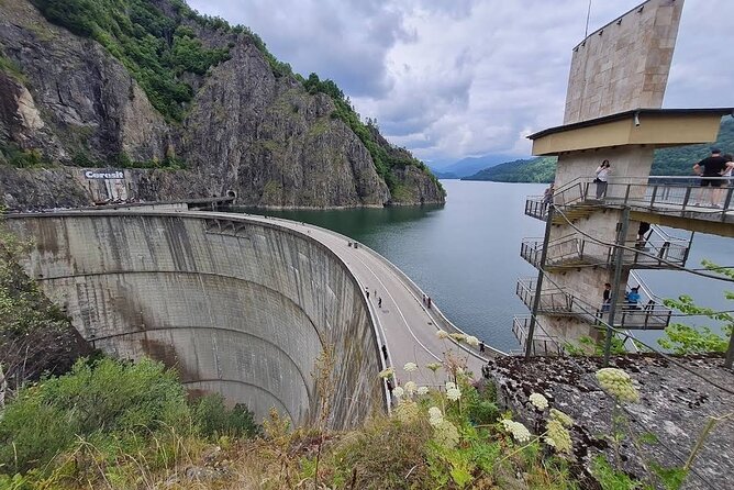 Small group max 7 - Top Gear Road - Transfăgărășan Highway - Vidraru Dam on foot: crossing a 166 m icon