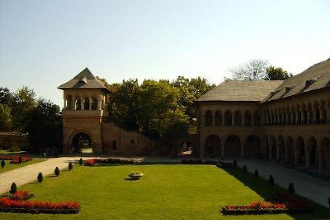 Small Group Tour to Mogosoaia Palace and Snagov Monastery - Guides: the real difference-maker on a short tour