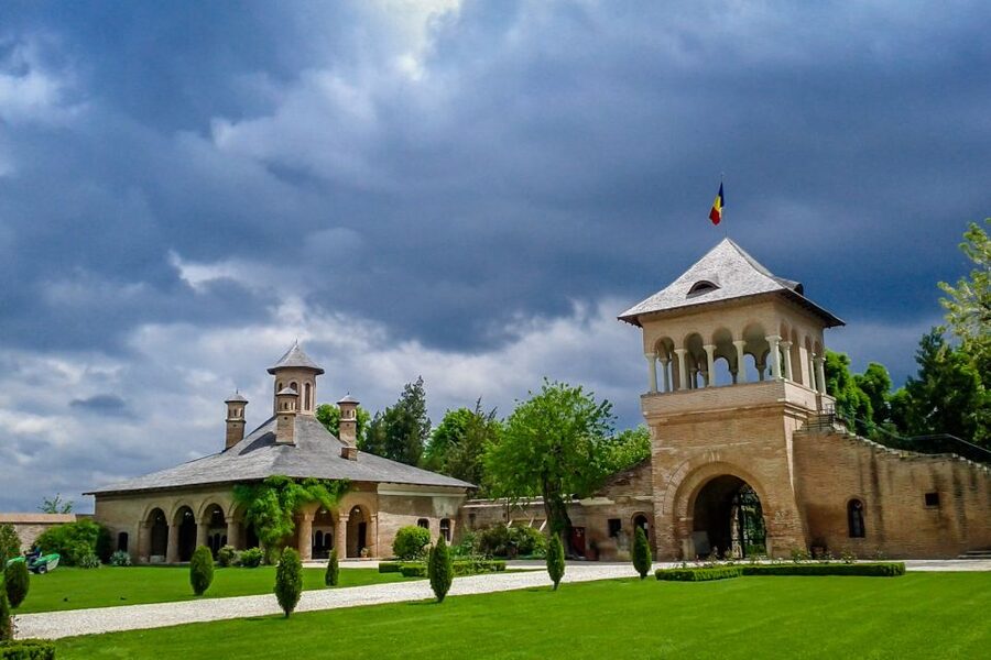 Small Group Tour to Mogosoaia Palace & Snagov Monastery - What the Guide Adds in Real Life (Including a Mention of Laura)