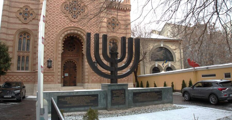 The Jewish heritage of Bucharest - half day walking tour - Laude-Reut and Jerusalem Lion Square: quick passes with a point