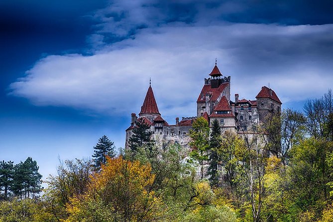 Transylvania Castles 4-day tour from Bucharest - Day 1: Peleș Castle, Bran’s Dracula pull, and Rasnov’s hilltop views