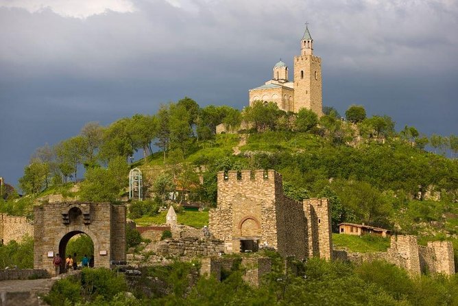 Veliko Tarnovo and Medieval Bulgaria Private Day Trip from Bucharest - Tsarevets: the medieval fortress that ruled the skyline
