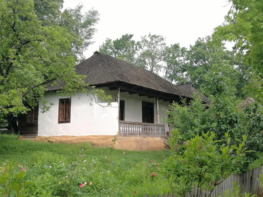 Village Museum Bucharest Guided Tour - Revolution Square photo stop: what to look for