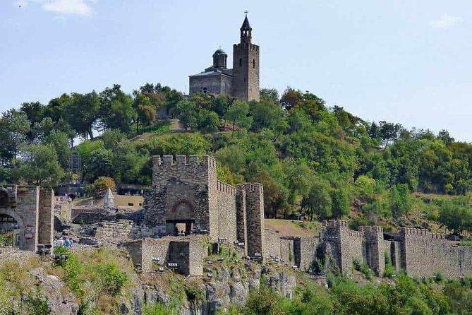 Visit Bulgaria - Veliko Tarnovo Medieval Fortress - Private tour from Bucharest - Tsarevets Fortress: Walking for views and medieval power