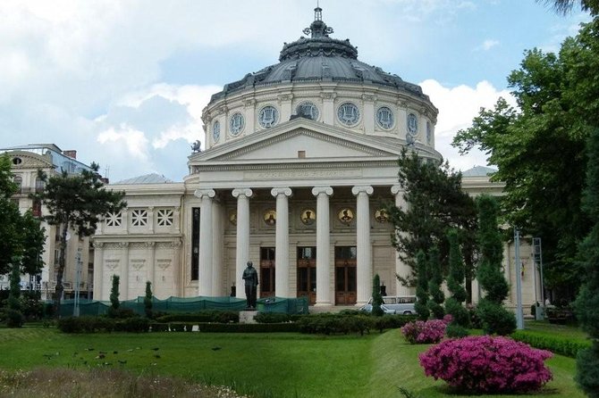 Walking tour of Bucharest - Parcul Ion Voicu (Ioanid Park): Where Bucharest’s Growth Got Going