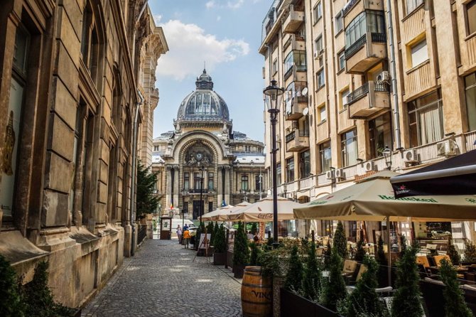 Wine tasting in Bucharest Old town - bonus cheese platter - Key things to know for Old Town wine nights